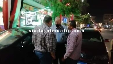 صورة عبدالوهاب يقود جولاته الميدانية المسائية لتاكيد على التزام المقاهى بعدم تقديم الشيشه 
