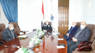 صورة محافظ القاهرة يعقد إجتماعا مع مسئولى الجهاز التنفيذى لسوق العبور